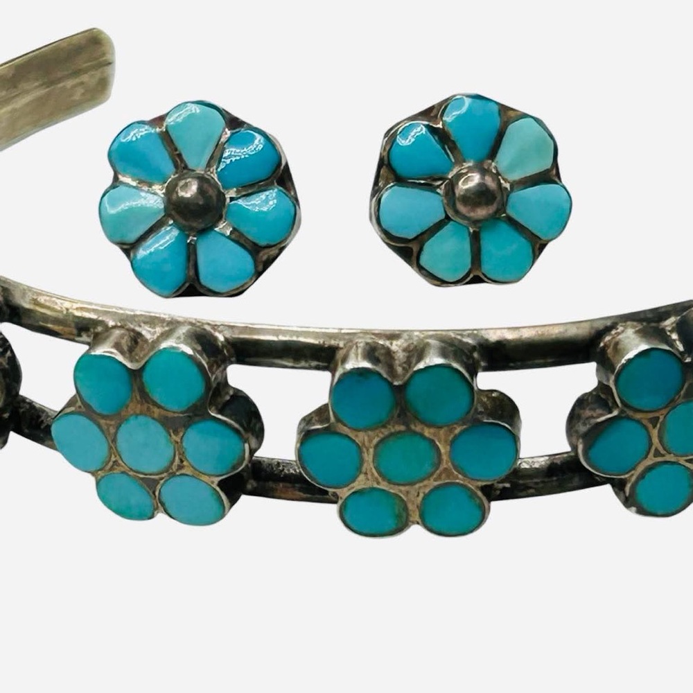 Zuni Dishta Family Sterling Turquoise Flower Bracelet Earring Set - Picture 4 of 13